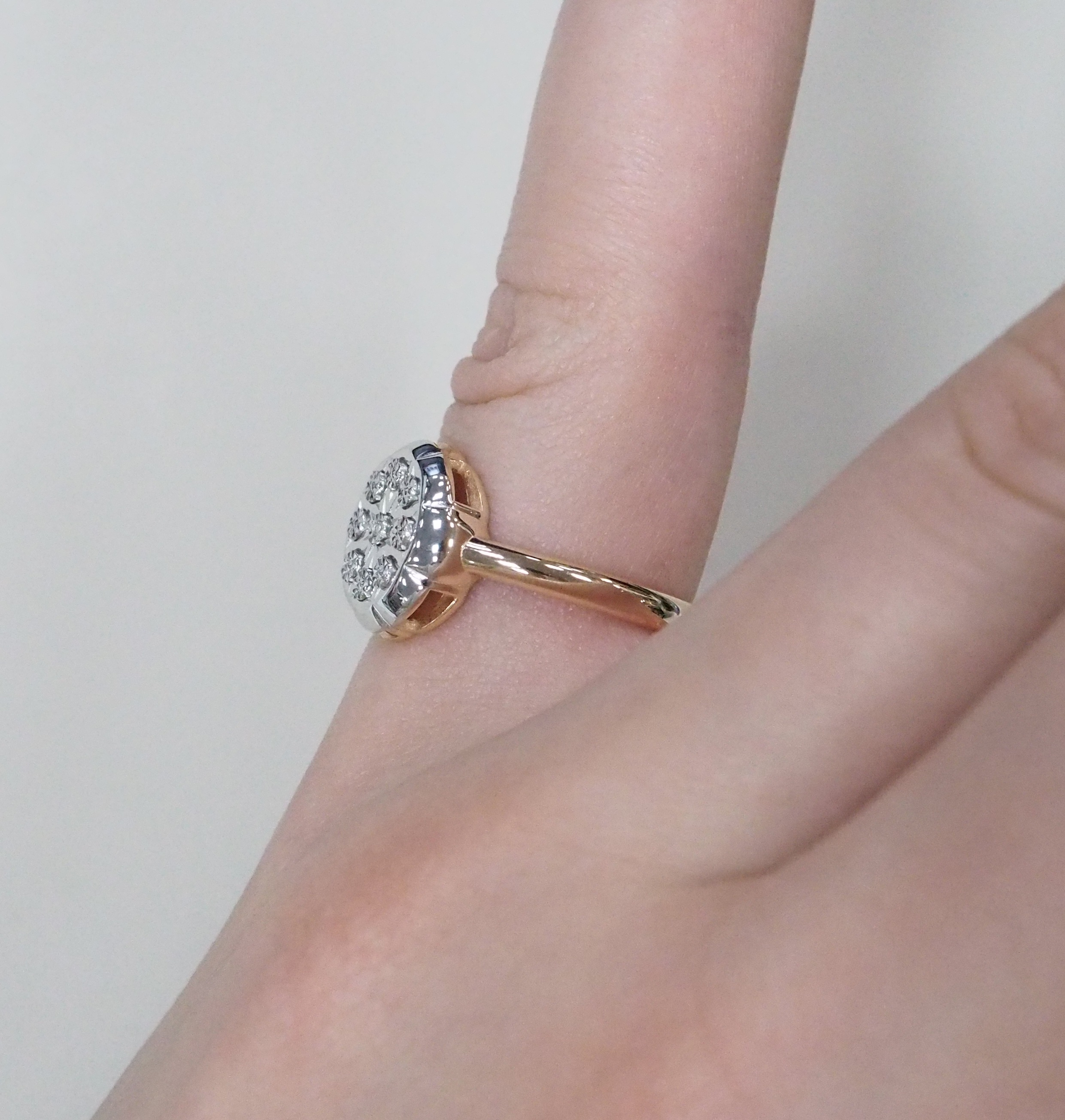 Серебряное кольцо с бриллиантом
